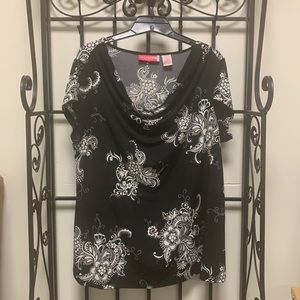 Liz Lange brand Maternity Top- black & white floral, draped scoop neckline Sz L